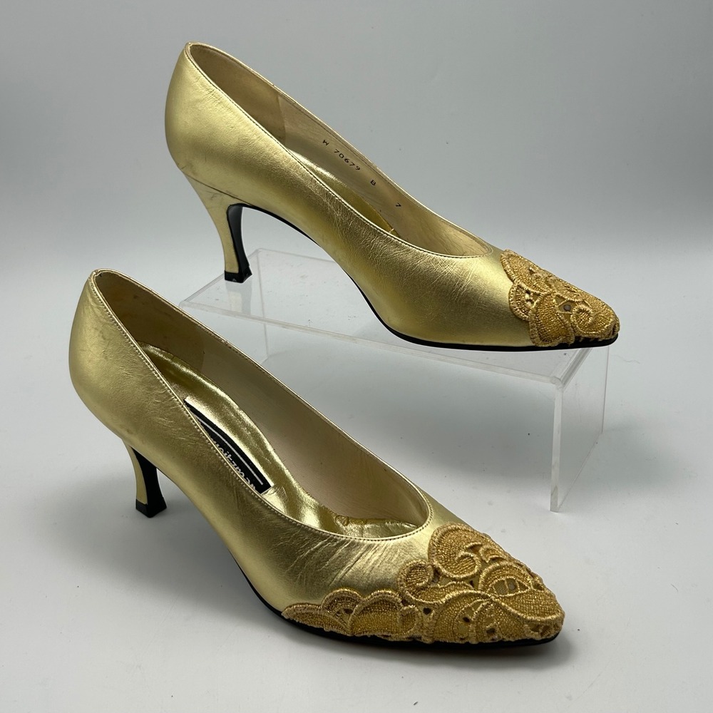 VTG Stuart Weitzman Pumps Women 7 Gold Metallic Embellished Lace Toe Heels Glam
